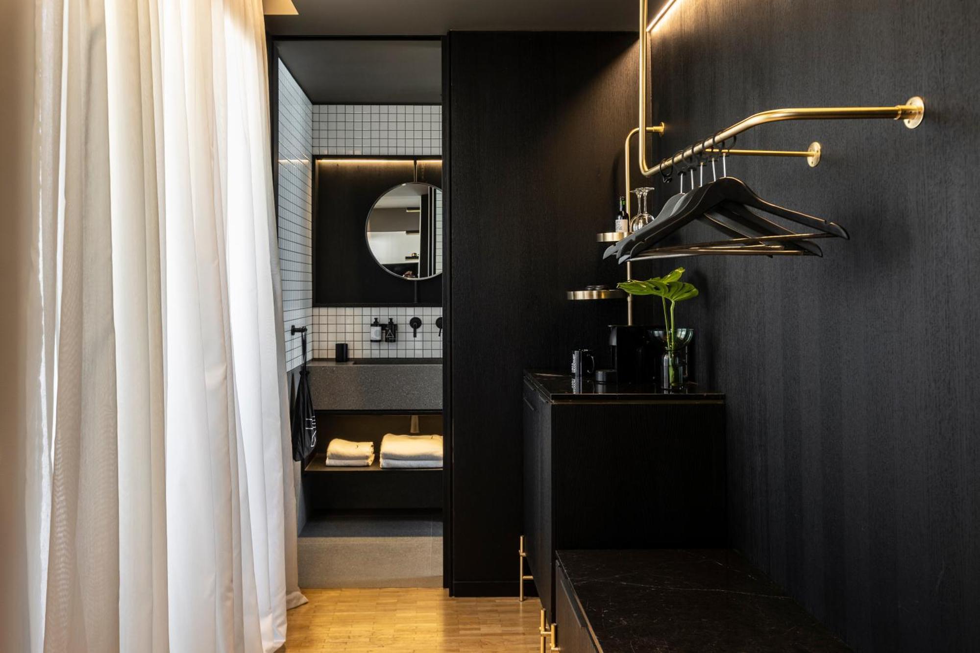 The Modernist 4*