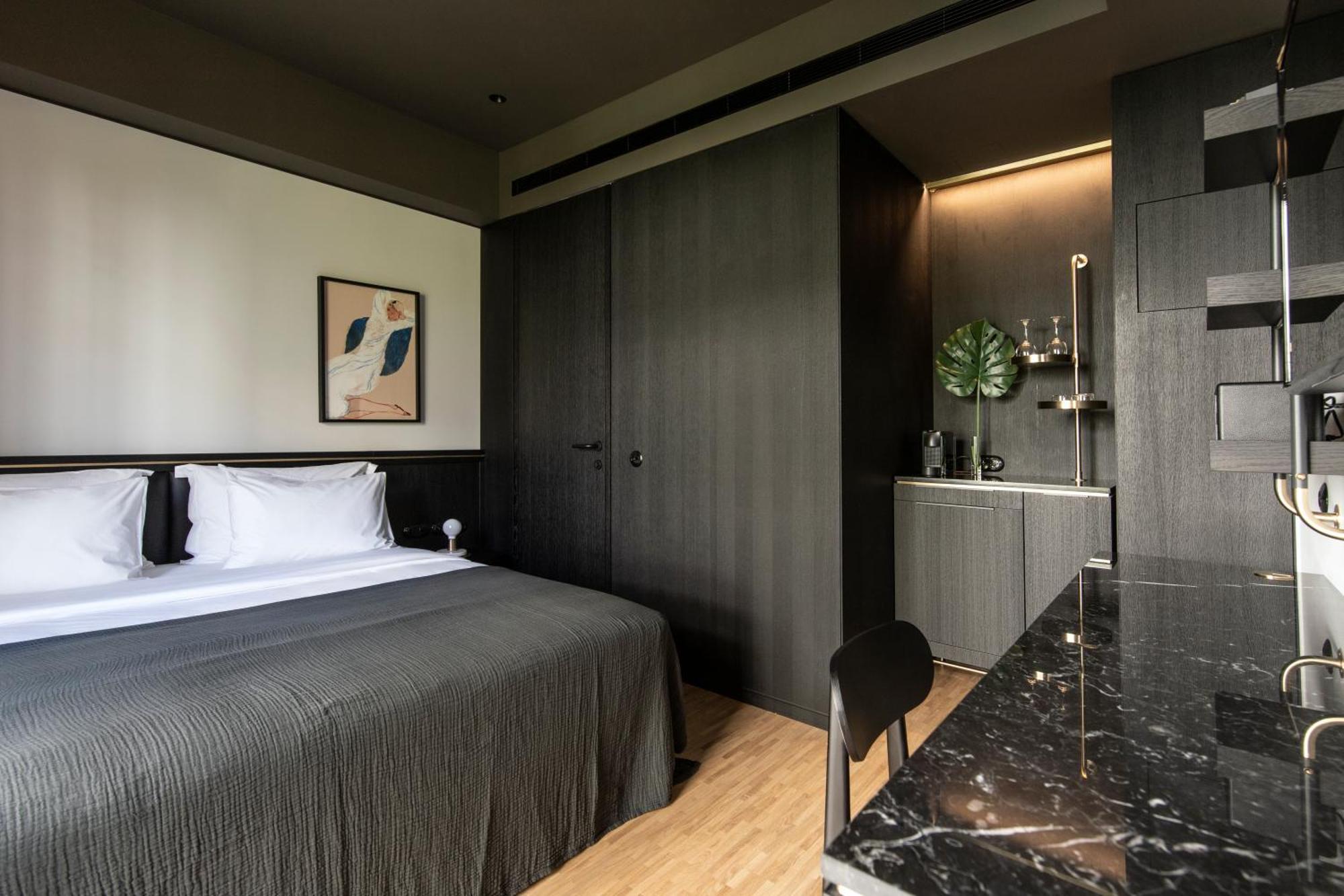 The Modernist 4*